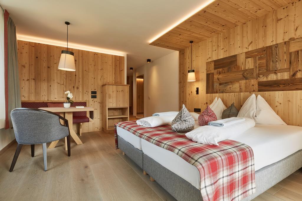 קולפוסקו Mountain Hotel Mezdi מראה חיצוני תמונה