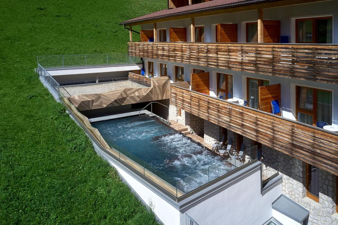 קולפוסקו Mountain Hotel Mezdi מראה חיצוני תמונה